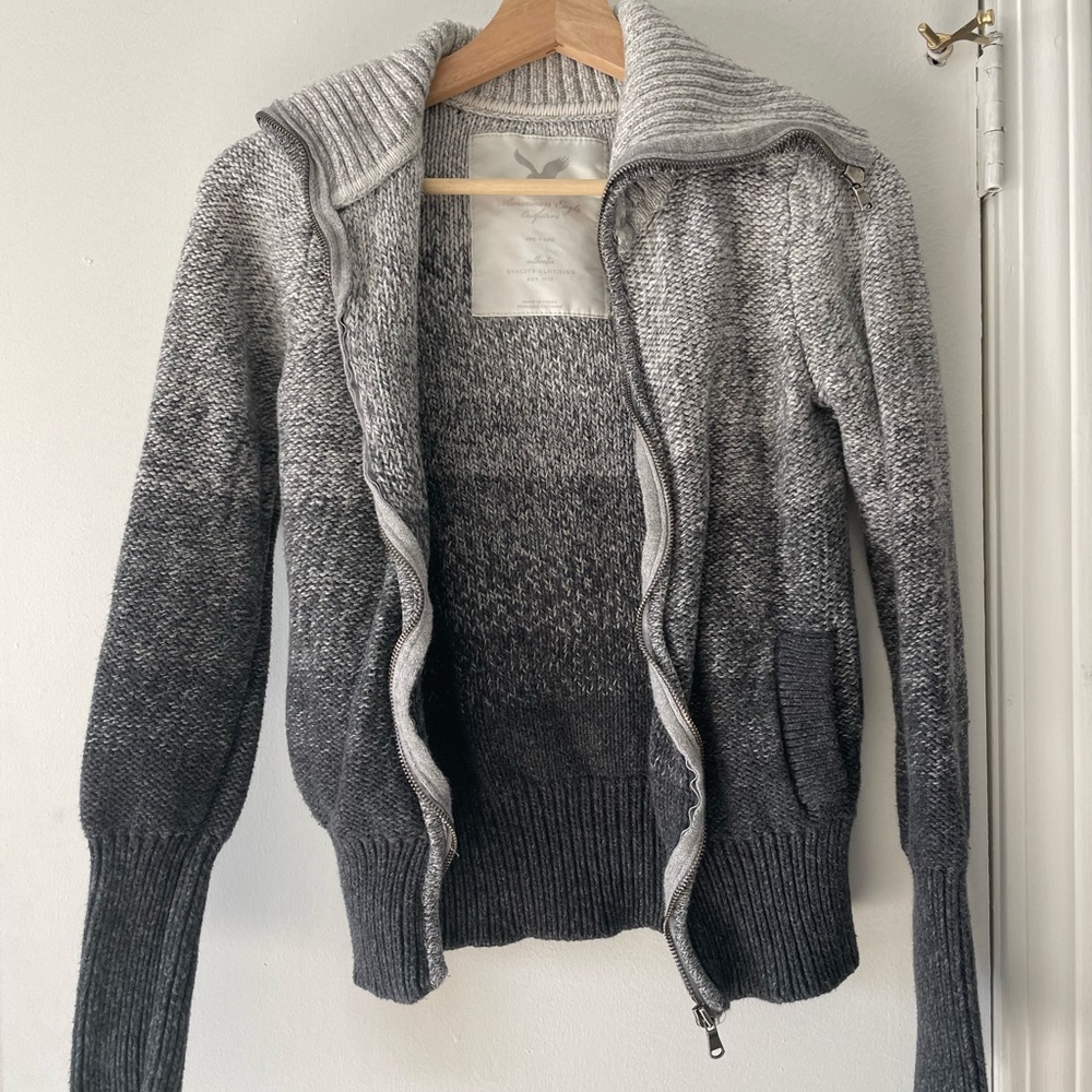 Ombré gray zip up sweater